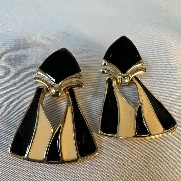 Abstract 80’s black beige door knocker style earrings - Picture 4 of 6